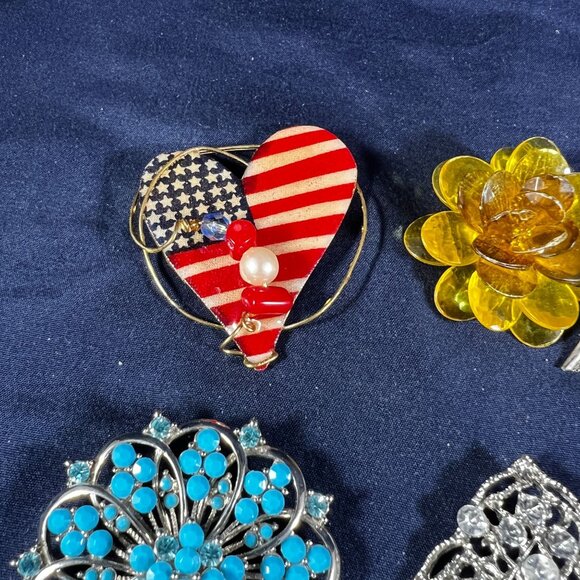 Vintage Costume Jewelry Brooch Lot Of 8 Assorted Designs & Colors Rhinestones Fl - Picture 2 of 5